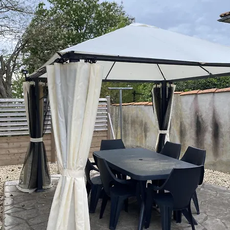 Maison Familiale A Fouras: 6 Pers, 95 M², Proche Et Centre, Jardin, Confort - Fr-1-709-43