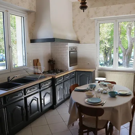 Maison Familiale A Fouras: 6 Pers, 95 M², Proche Et Centre, Jardin, Confort - Fr-1-709-43