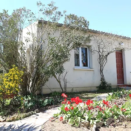 Semesterbostad Maison Familiale A Fouras: 6 Pers, 95 M², Proche Et Centre, Jardin, Confort - Fr-1-709-43 *