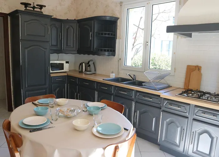 Maison Familiale A Fouras: 6 Pers, 95 M², Proche Et Centre, Jardin, Confort - Fr-1-709-43 Semesterbostad