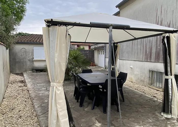 Semesterbostad Maison Familiale A Fouras: 6 Pers, 95 M², Proche Et Centre, Jardin, Confort - Fr-1-709-43